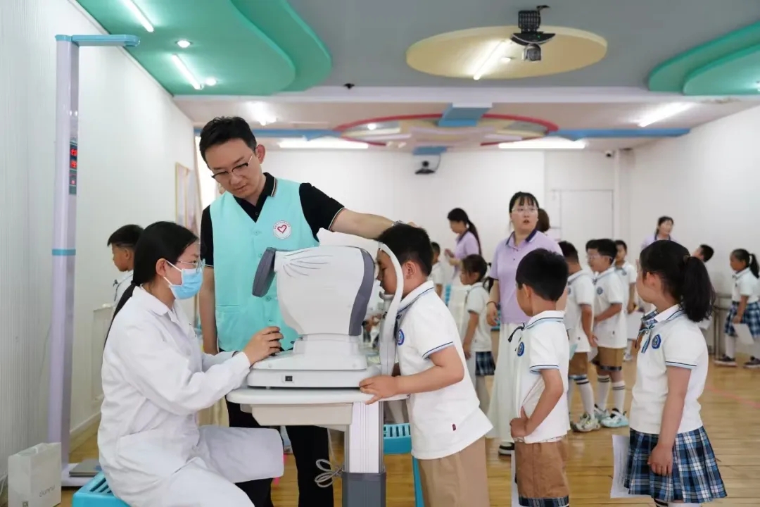 【健康童行 义诊伴成长】新泰市人民医院走进校园，为儿童健康护航 